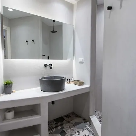 Thomais * Naxos City